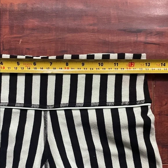 Vintage Lululemon mint green and black striped full length leggings, size 6 - Picture 3 of 5